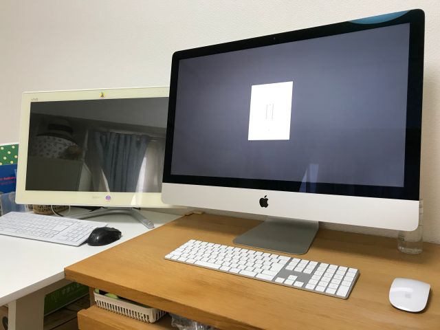 iMac27インチ（2019年版・i9）と以前使っていた21インチパソコン。大きさ比較